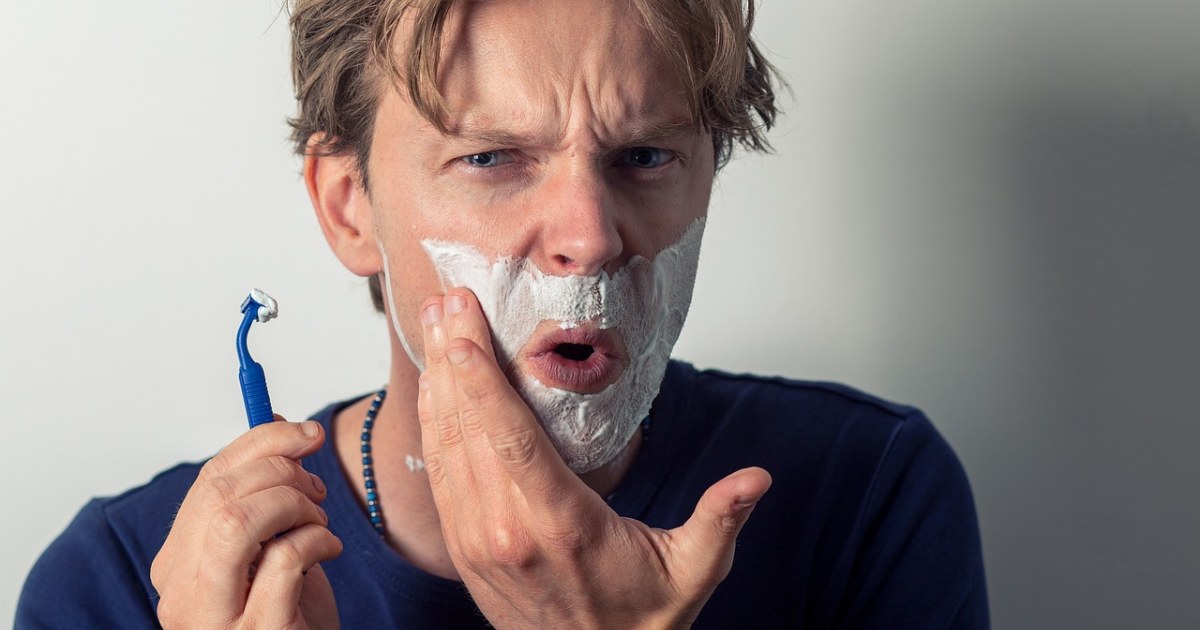 Can-you-shave-on-the-plane